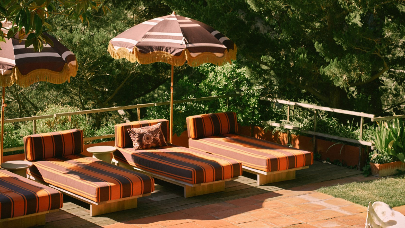 OUTDOOR & PATIO