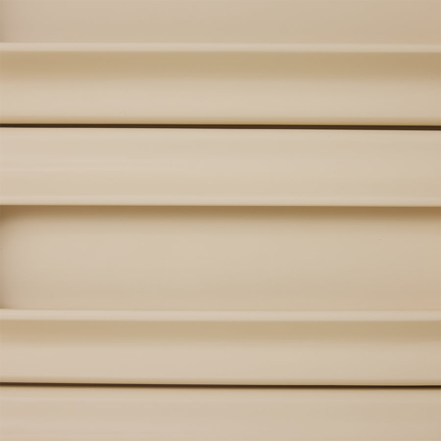 accent of cream colored drawers