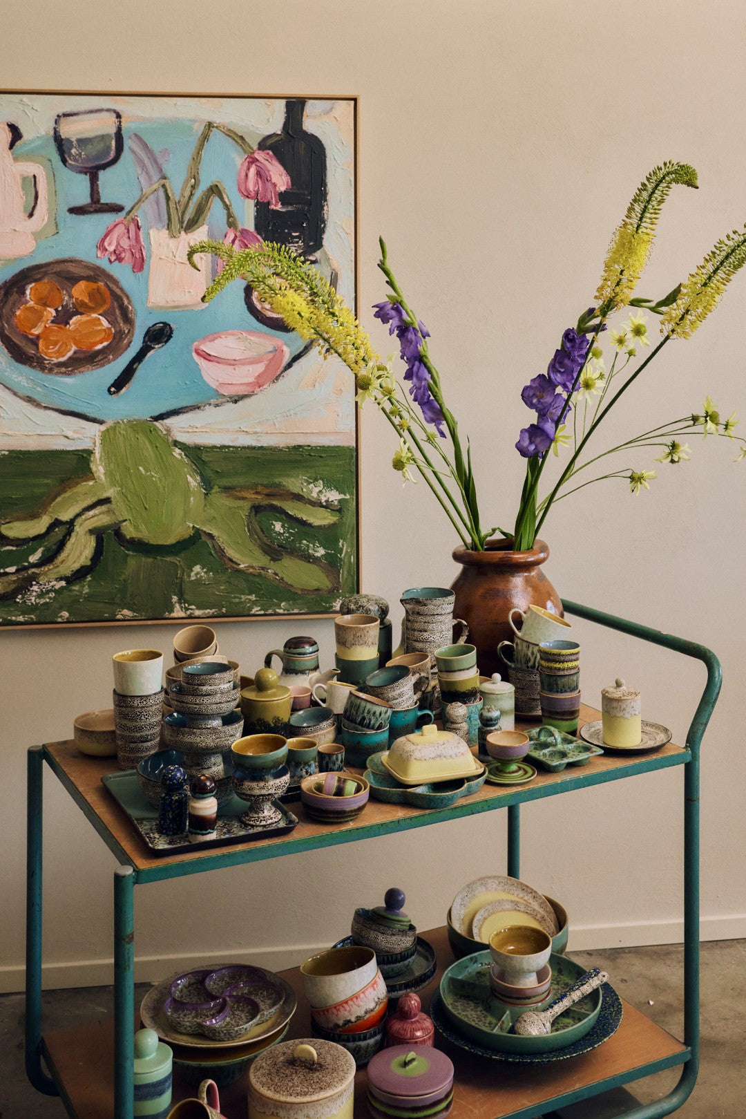 GALLERY CERAMICS pastel colored, oval shaped plates for a stylish