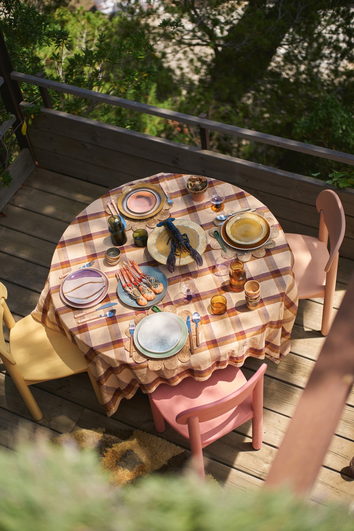 round table with nostalgia style tableware