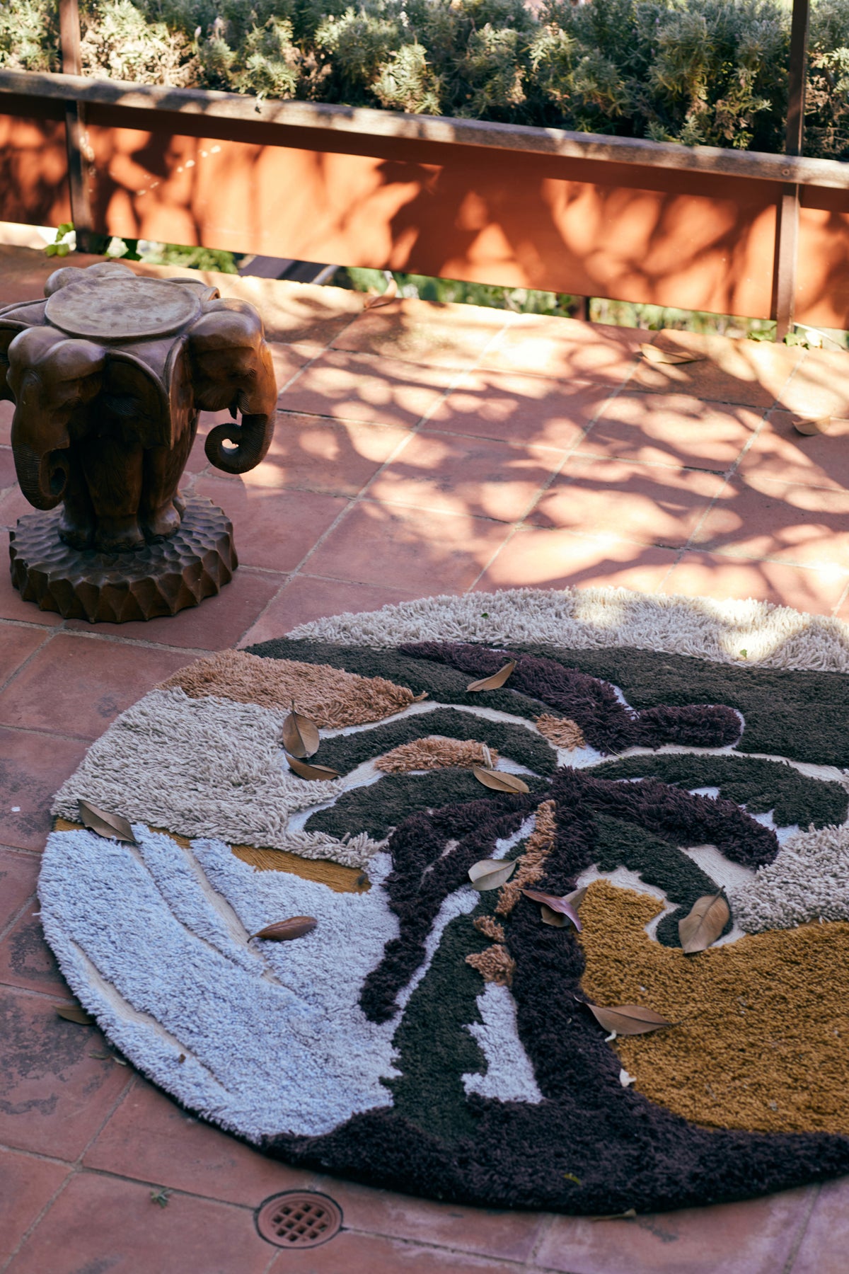 round rug palm tree tufted