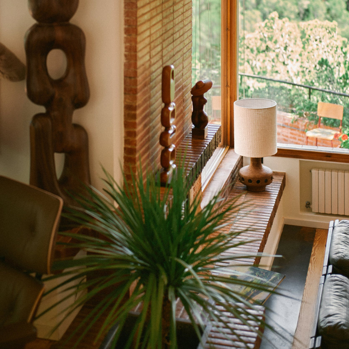 Boucle and brown stoneware table lamp