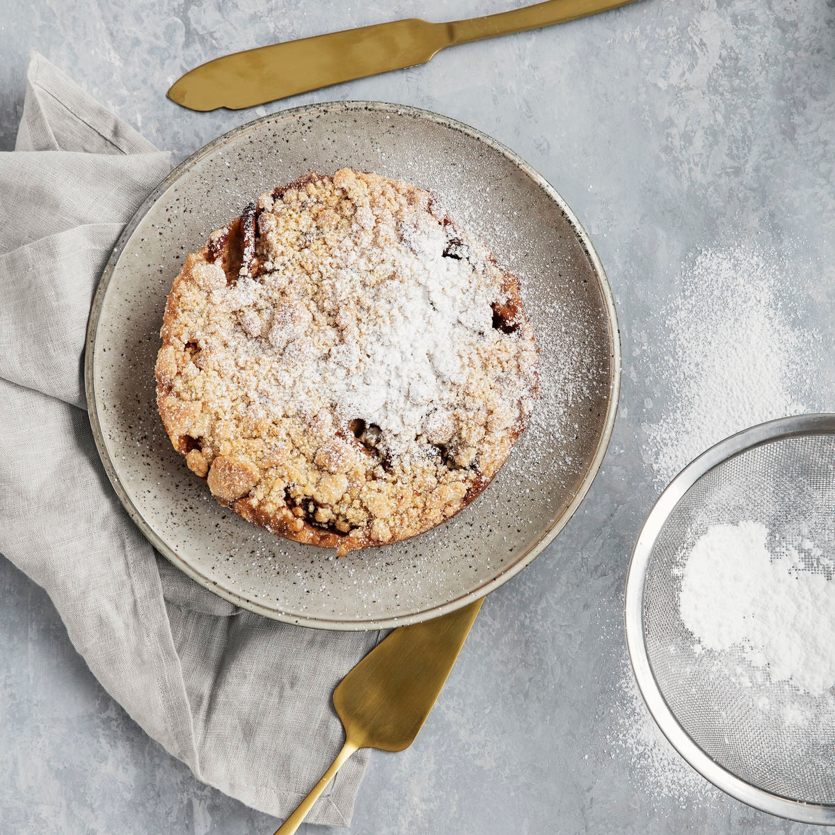gold colored cake serving knife with apple pie