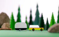 Model of a truck with a trailer in front of a forest background